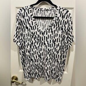 Nine West Abstract White & Black Short Sleeve Top